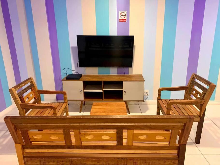Apartamento Frente Ao Mar Em Pe Na Areia *