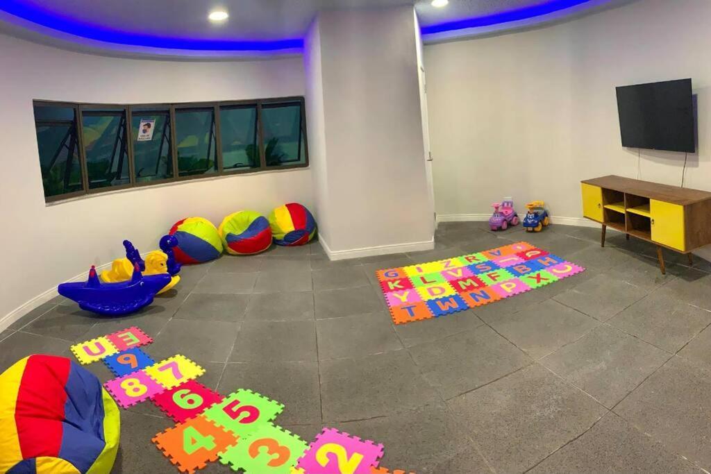 Apartamento Frente Ao Mar Em Pe Na Areia *