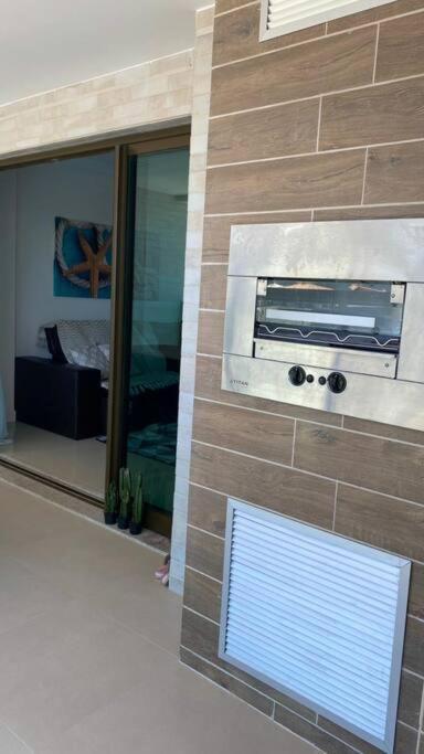 Apartamento Frente Ao Mar Em Pe Na Areia